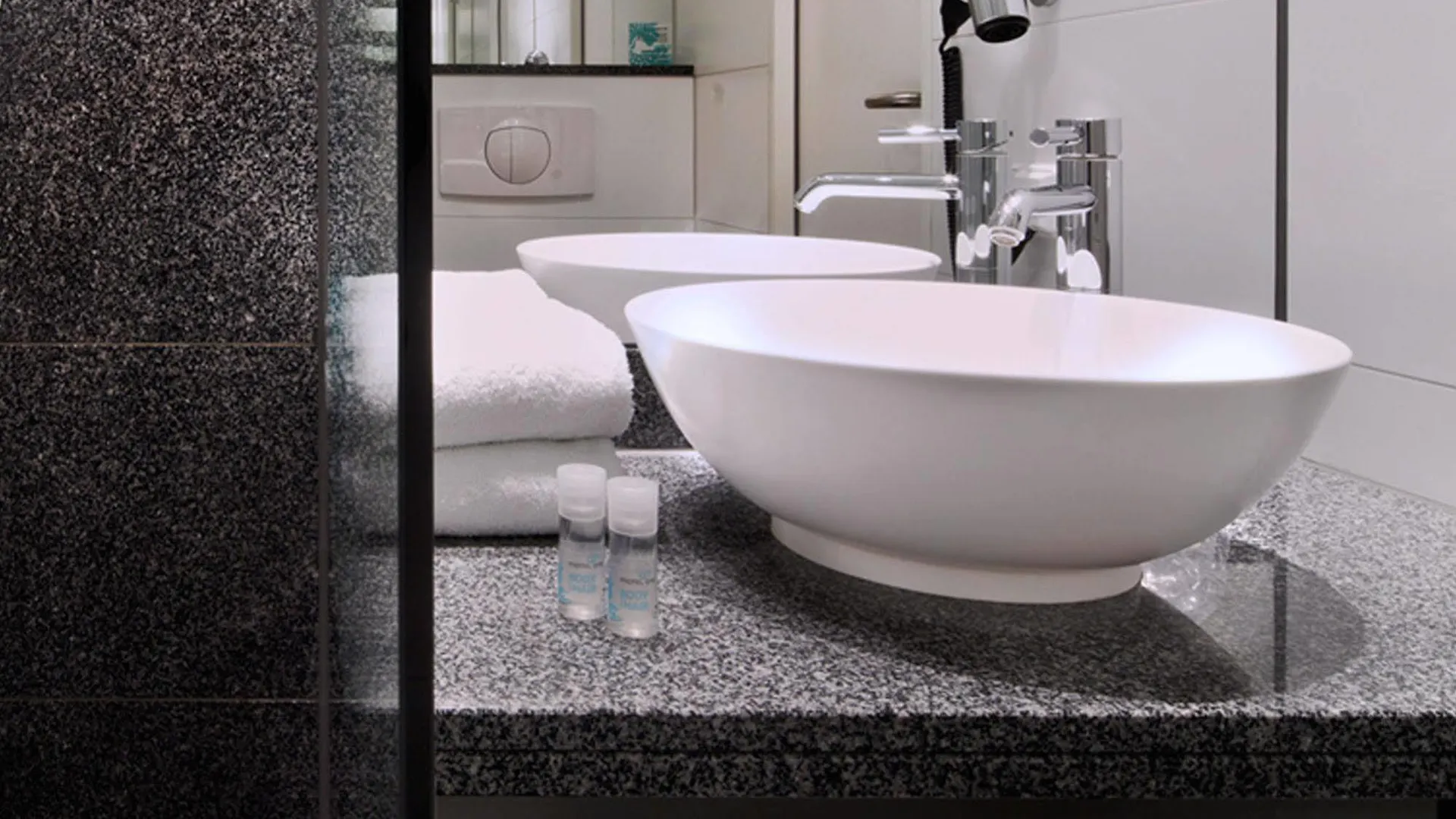 Motel One Salzburg-Süd Hotel